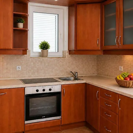 2 Bedroom Stunning In *