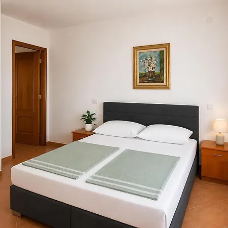 Appartement 2 Bedroom Stunning In *